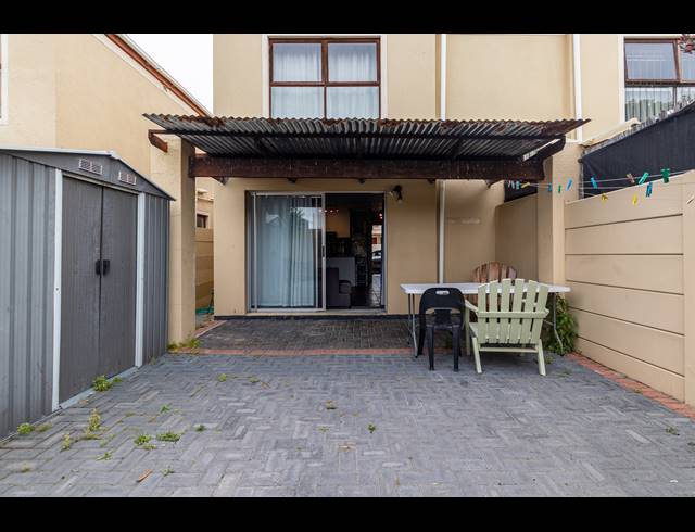 2 BEDROOM TOWNHOUSE FOR SALE IN PARKLANDS
